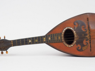 Vente aux enchères Mandoline napolitaine XIXème, signée Giuseppe Vinaccia fu Gaetano. L :