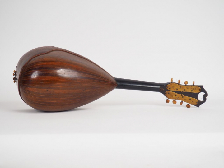 Mandoline napolitaine XIXème, signée Giuseppe Vinaccia fu Gaetano. L :