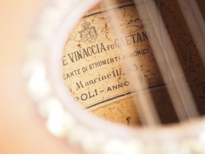 Mandoline napolitaine XIXème, signée Giuseppe Vinaccia fu Gaetano. L :