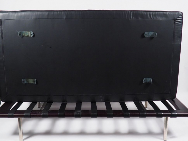 Banquette de repos XXème de style italien en bois et teck.