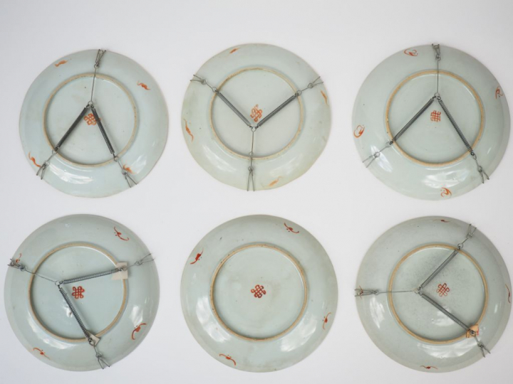 Six assiettes en porcelaine et émaux de la famille rose, à décor diver