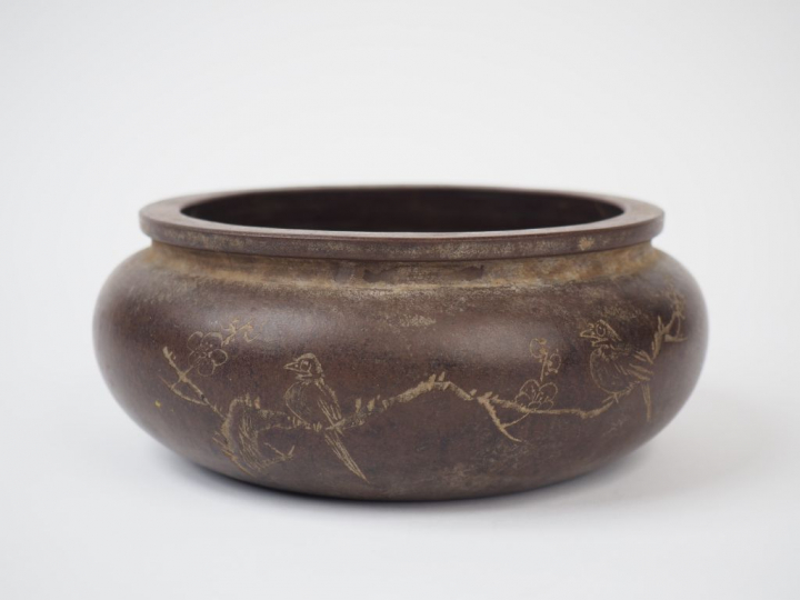 Brûle-parfum Yixing, à décor incisé d'oiseaux branchés et de motifs ca