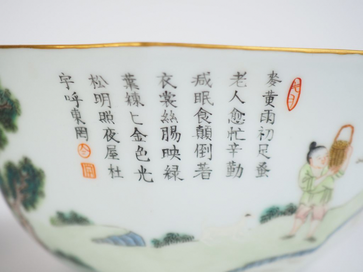 Lot de deux coupes, l'une octogonale et l'autre quadrilobée en porcela