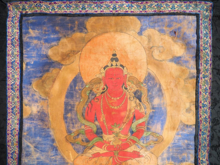 Thangka verticale étroite, peinte en polychromie sur toile de trois fi