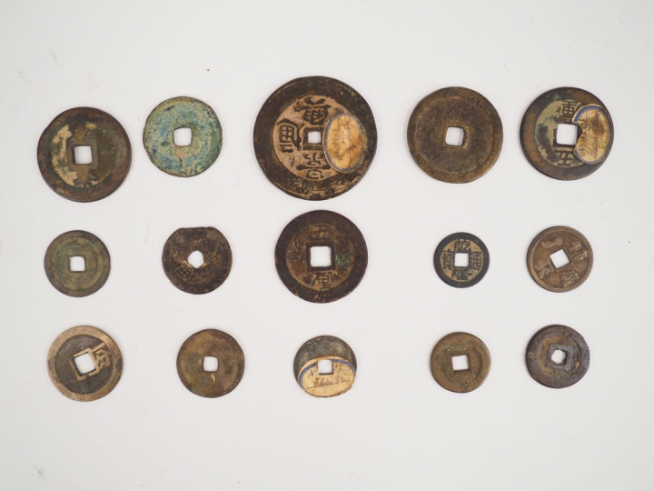 Ensemble de 31 pièces. Canh Thinh, Canh Hung Thong Bao, Tu duc Thong B