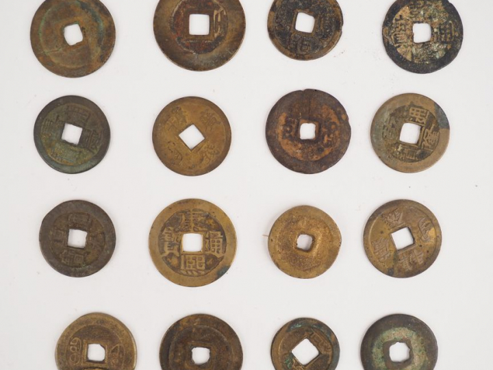 Ensemble de 31 pièces. Canh Thinh, Canh Hung Thong Bao, Tu duc Thong B