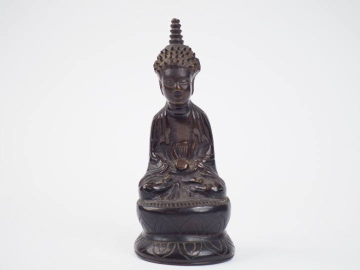 Statuette en bronze à patine brune, représentant un disciple du Bouddh