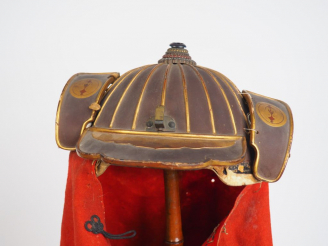 Vente aux enchères Kaji kabuto, casque de pompier, avec sa cape, le casque de type suji-b