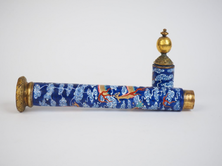 Etui à messages en émaux polychromes de la famille rose sur cuivre, à 