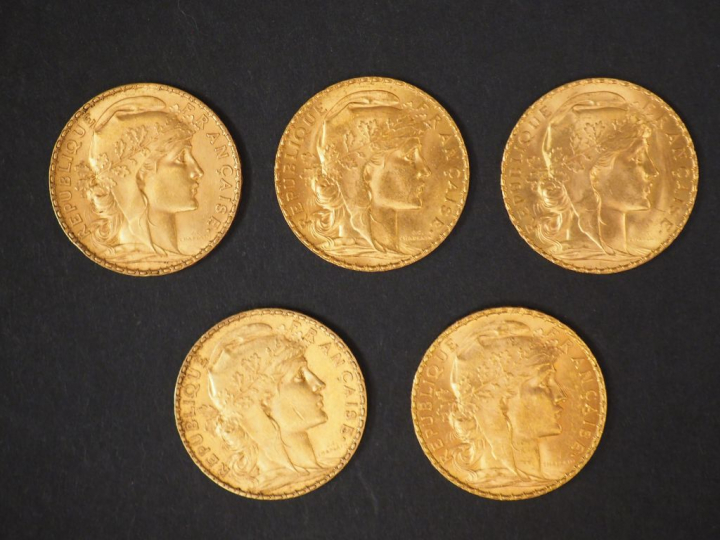 Cinq pièces de 20 Francs or, 1904, 1907, 1908, 1910 et 1911. FRAIS ACH