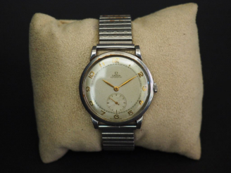 Vente aux enchères OMEGA Montre bracelet d'homme en acier. Cadran à chiffres arabes et in