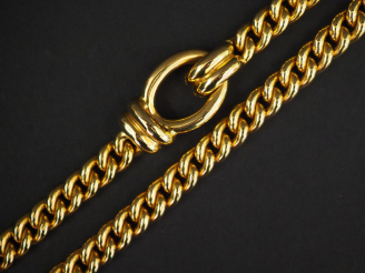 Vente aux enchères NICOLIS COLA. Collier en or jaune, maille gourmette. Signé. Long. 46 c