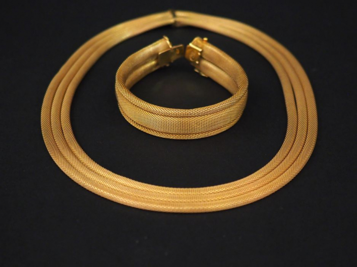 Parure en or jaune, maille tube. Comprenant :  - un bracelet. Long. 18