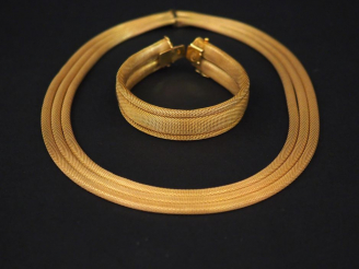 Vente aux enchères Parure en or jaune, maille tube. Comprenant :  - un bracelet. Long. 18
