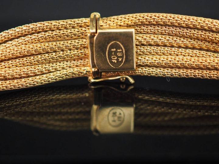 Parure en or jaune, maille tube. Comprenant :  - un bracelet. Long. 18