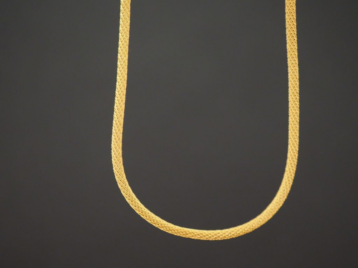 Collier en or jaune, maille tube tressée.  Long. 41 cm Poids. 14,73 g