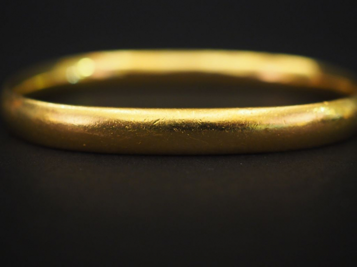 Bracelet en or jaune, de forme rectangulaire, d'après un modèle de Car