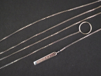 Vente aux enchères GUCCI Collier en or blanc. Signé. Long. 54 cm Poids. 5,26 g