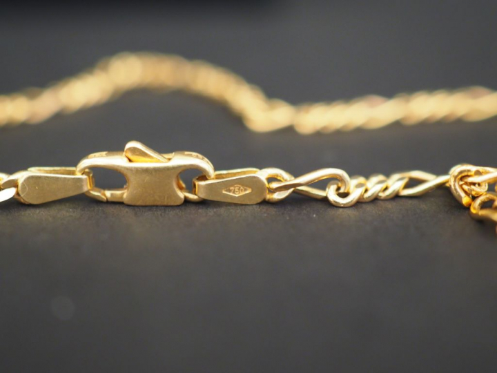 Chaine en or jaune, maille anglaise. Long. 45 cm Poids. 11,29 g