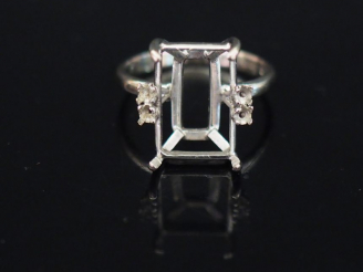 Vente aux enchères Monture de bague en or blanc. TDD. 49 Poids. 3,13 g