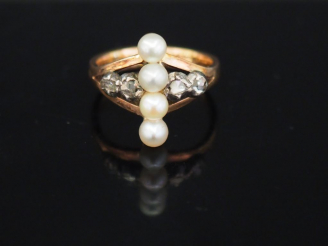 Vente aux enchères Bague Napoléon III en or jaune, sertie d'une ligne de quatre perles ép
