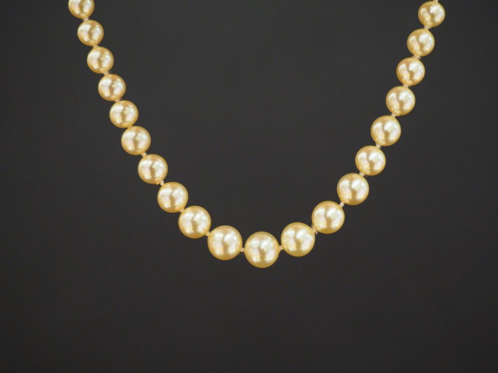 Paire de perces oreilles en or jaune, pierre bleu et pierres à l'imita