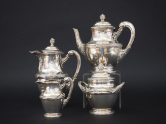 Vente aux enchères Service à thé et à café en argent, poinçon Minerve, à décor de feuilla