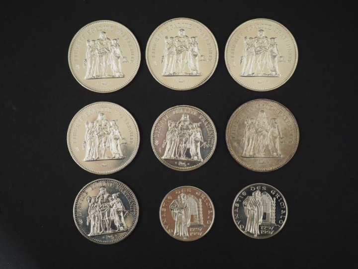 Ensemble de pièces en argent. Comprenant :  - deux pièces de 100 Franc