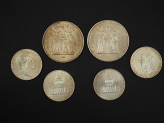 Vente aux enchères Ensemble de pièces en argent. Comprenant : - quatre pièces de 100 Fran