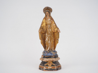 Vente aux enchères Statuette XVIIIème en terre cuite polychrome. "Vierge en Majesté" H. 4