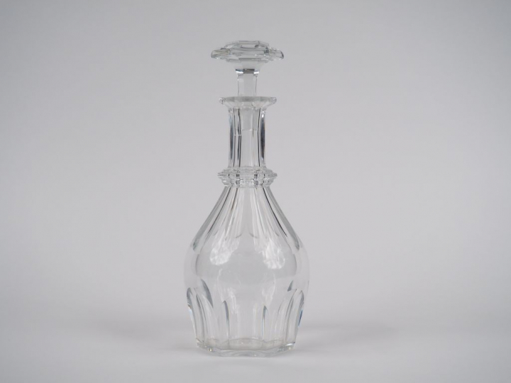 BACCARAT. Carafe en cristal. Signée. H. 27,5 cm