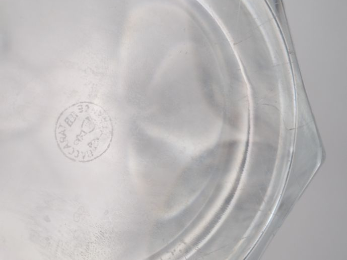 BACCARAT. Carafe en cristal. Signée. H. 27,5 cm