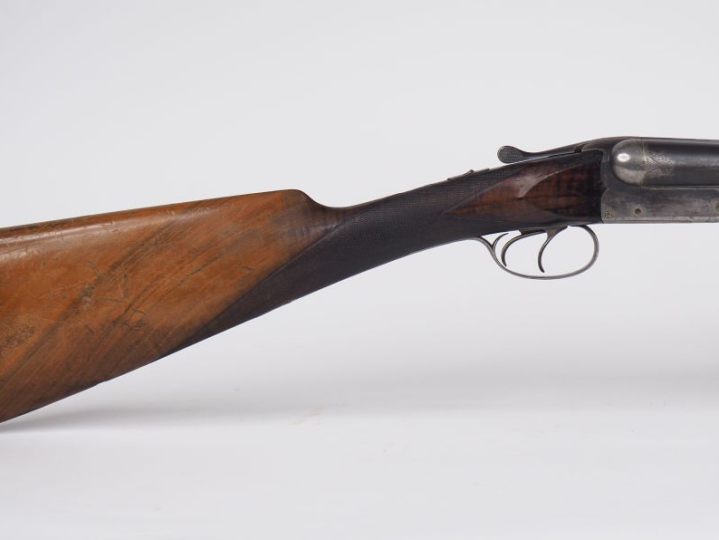 Fusil Juxtaposé calibre 12/65 vendu par "Roland Arquebusier à Albi". B