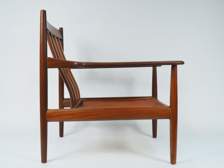 Paire de fauteuils scandinaves en palissandre.  Années 70. 81 x 72 x 7