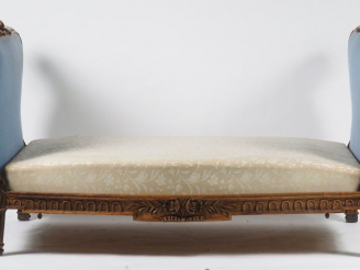 Vente aux enchères Lit Transition Louis XV - Louis XVI en bois naturel mouluré et sculpté