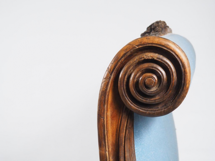 Lit Transition Louis XV - Louis XVI en bois naturel mouluré et sculpté