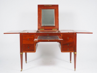 Vente aux enchères MOREAU (attribuée à) Coiffeuse d'homme Louis XVI en acajou et placage 