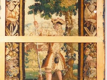 Tapisserie d'Aubusson XVIIème  "Chasseur, le fusil au pied' 288 x 137 