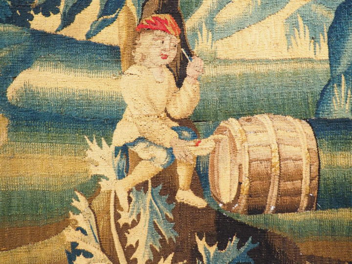 Fragment de tapisserie d'Aubusson XVIIème  "Le buveur" 222 x 89,5 cm (