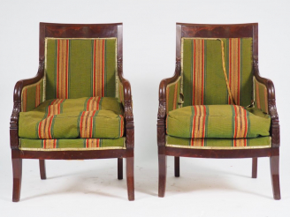 Vente aux enchères Paire de bergères de style Empire en acajou, accotoirs à décor de daup