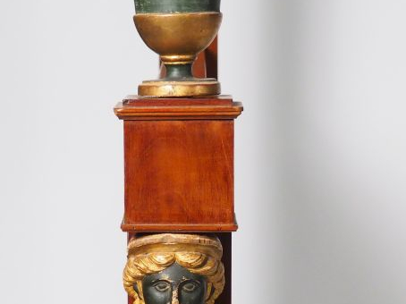 Lit retour d'Egypte en bois polychrome et placage d'acajou. (pieds res