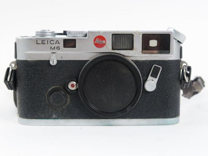 LEICA M6 n°2288439 avec coffret et dépliant publicitaire. (état d'usag