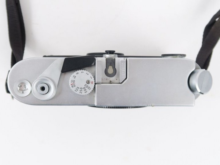 LEICA M6 n°2288439 avec coffret et dépliant publicitaire. (état d'usag