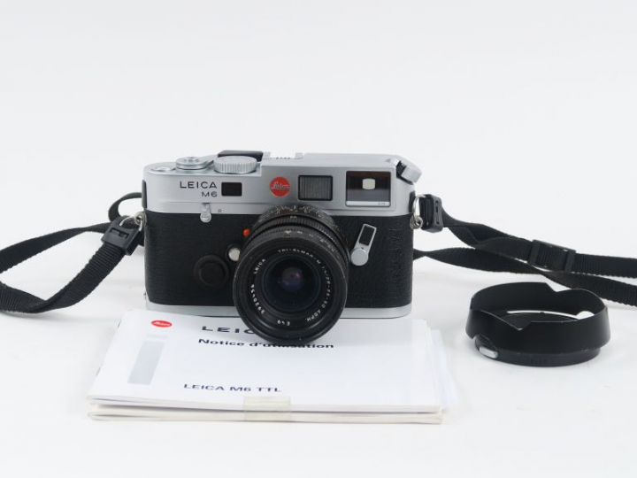 LEICA M6 TTL n°2496515 avec objectif LEICA TRI-ELMAR-M 1:4/28-35-50 n°