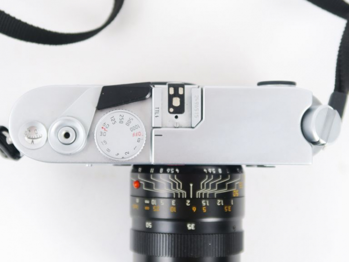 LEICA M6 TTL n°2496515 avec objectif LEICA TRI-ELMAR-M 1:4/28-35-50 n°