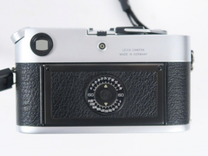 LEICA M6 TTL n°2496515 avec objectif LEICA TRI-ELMAR-M 1:4/28-35-50 n°