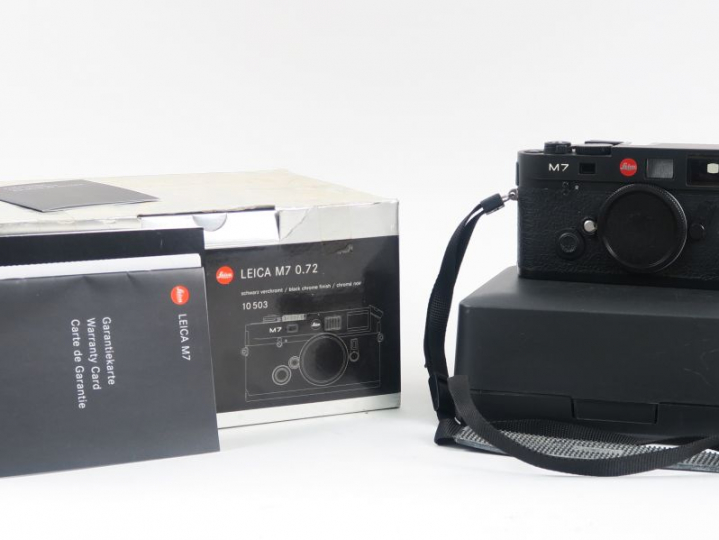 LEICA M7 n°2888868 avec coffret, mode d'emploi et emballage.