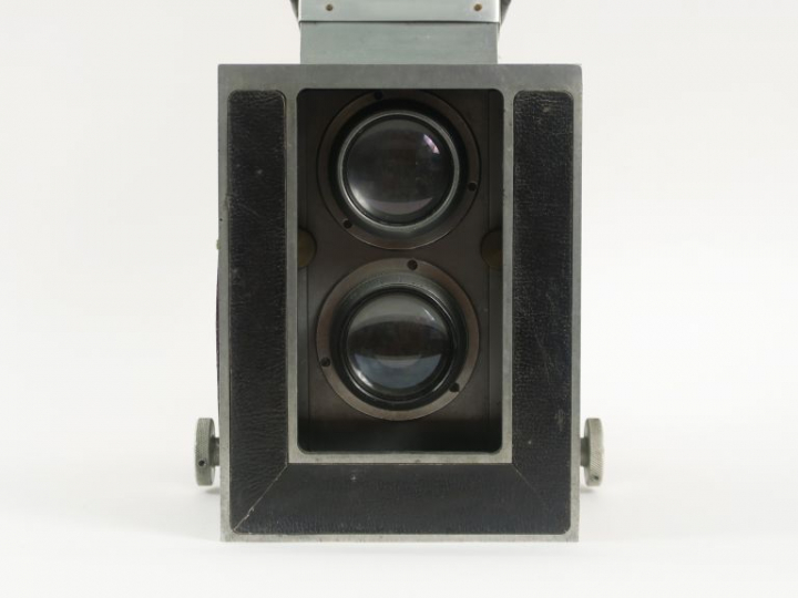 ETS BALMELLE PARIS appareil 9X12 équipé d'un objectif SAPHIR BOYER.