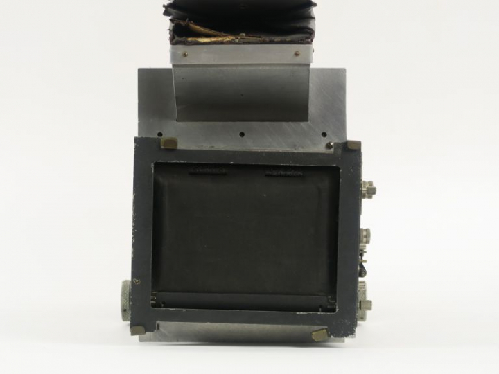 ETS BALMELLE PARIS appareil 9X12 équipé d'un objectif SAPHIR BOYER.