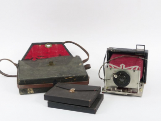 Vente aux enchères ERNEMANN DETECTIV Folding a soufflet rouge avec objectif APLANAT 1 : 6